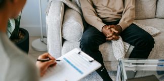 Psicólogos buscam reduzir custos na prática clínica autônoma Psicólogos buscam reduzir custos na prática clínica autônoma