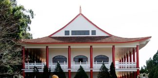 Templo Budista Chen Tien atrai turistas em Foz do Iguaçu Templo Budista Chen Tien atrai turistas em Foz do Iguaçu