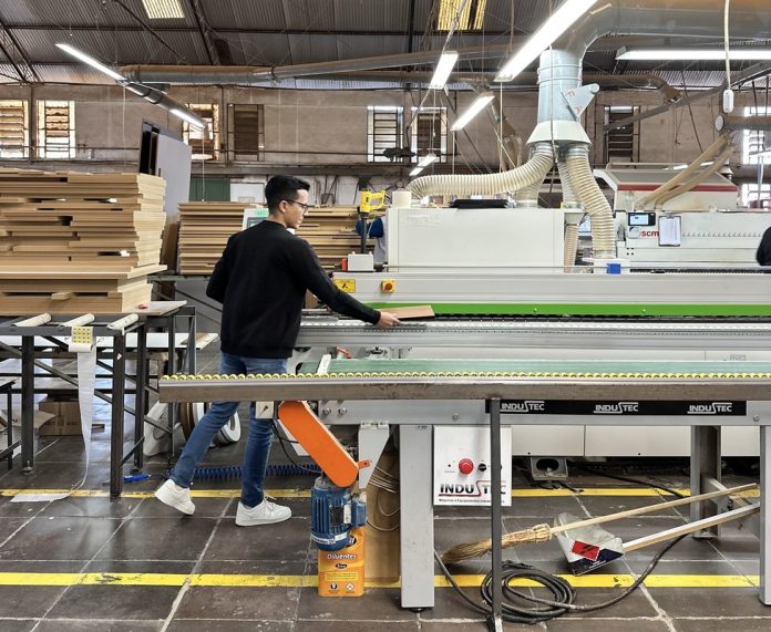 Jimmy Móveis reforça operação com produção terceirizada