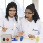 Evento exclusivo do Instituto Embraer incentiva meninas de Botucatu em áreas de ciência e tecnologia