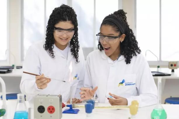 colegio-embraer-071125