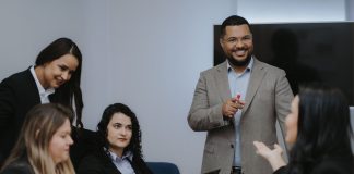 Médicos brasileiros podem validar o diploma na Europa Médicos brasileiros podem validar o diploma na Europa