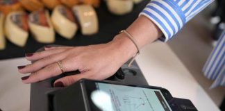 Tecban e Elo lançam pagamento por biometria da palma da mão Tecban e Elo lançam pagamento por biometria da palma da mão