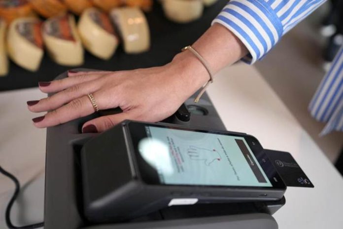 Tecban e Elo lançam pagamento por biometria da palma da mão