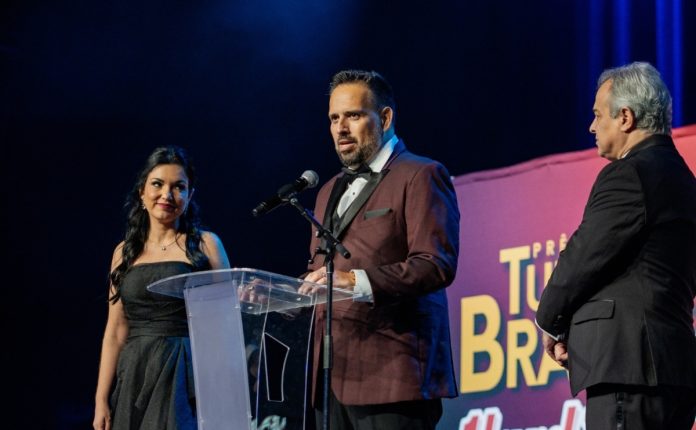 Tudo Para Brasileiros realiza premiação no Hard Rock Orlando Tudo Para Brasileiros realiza premiação no Hard Rock Orlando