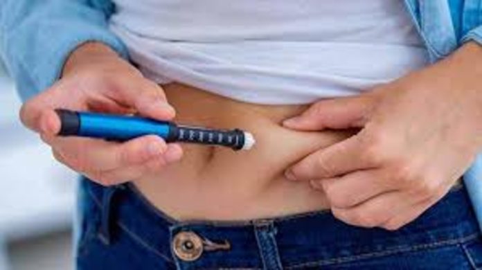 Caneta de emagrecimento reduz gordura no fígado, diz estudo