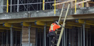 NR-35 estabelece novas regras para uso de escadas em altura