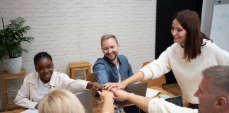 Sobrecarga de comando gera “chefes ausentes” e desafia a cultura organizacional Sobrecarga de comando gera "chefes ausentes" e desafia a cultura organizacional