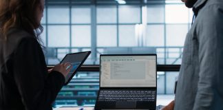 Consumidores pesquisam por produtos e serviços, diz pesquisa