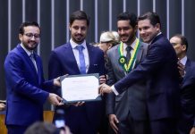João Brasio é reconhecido com medalha do Mérito Legislativo