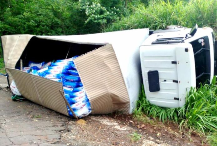 caminhao-tomba-serra-sao-pedro-1712215