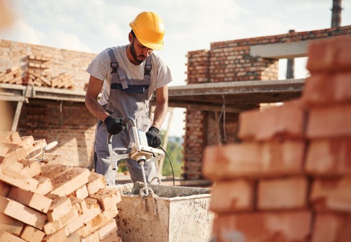 Reforma Casa Brasil e 13º salário elevam a expectativa no varejo de construção Reforma Casa Brasil e 13º salário elevam a expectativa no varejo de construção