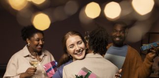 Amigo oculto movimenta busca por presentes práticos e acessíveis