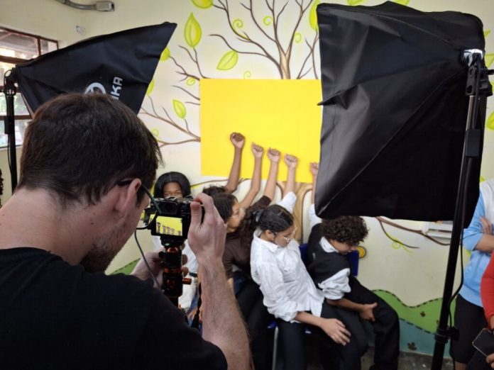 Projeto distribui 800 livros ‘Arte da Imagem’ a escolas e bibliotecas públicas Projeto distribui 800 livros ‘Arte da Imagem’ a escolas e bibliotecas públicas