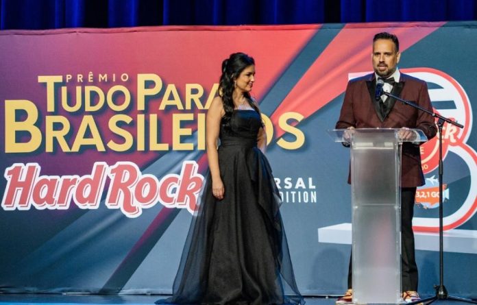 Gero-Bonini-e-Thays-Bonini-Premio-Tudo-Para-Brasileiros-Hard-Rock-Orlando-131225 (1)