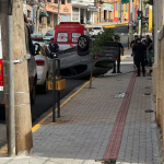 Carro capota na Avenida Floriano Peixoto e mobiliza o SAMU em Botucatu