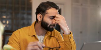 Moscas volantes demandam avaliação para descartar alterações Moscas volantes demandam avaliação para descartar alterações