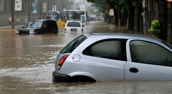 Fortes chuvas exigem atenção para manter cobertura do seguro