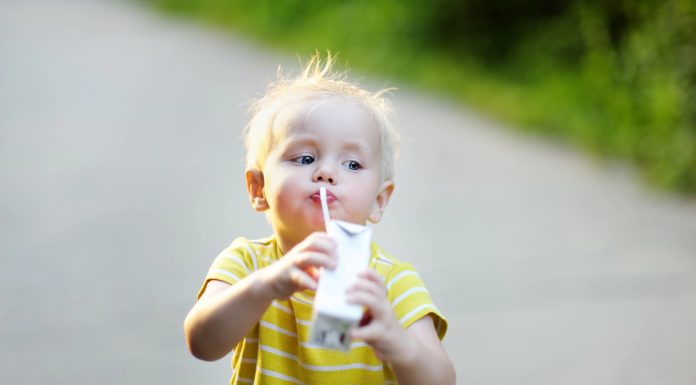 Dias quentes de verão precisam de hidratação adequada Dias quentes de verão precisam de hidratação adequada