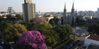 Botucatu criou mais de 2,1 mil empregos formais em 2025 e aparece entre líderes do interior