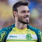 Renovação garante botucatuense Thomazella no Mirassol para a Libertadores 2026