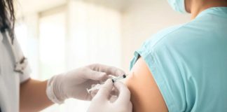 Vacinação em massa contra a dengue ocorre neste domingo com postos fixos e drives em Botucatu