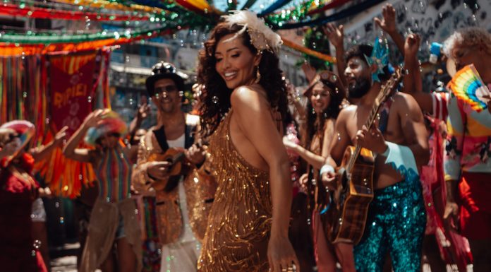 Karinah se divide entre os carnavais do Rio e Salvador
