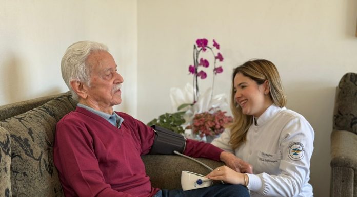 Quedas em casa lideram internações de idosos no Brasil Quedas em casa lideram internações de idosos no Brasil