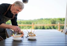 Bares e restaurantes ampliam contratações de pessoas 50+