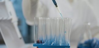 Uso de escovas técnicas em laboratórios integra protocolos de higienização