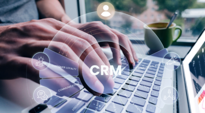 Com IA e integrações, CRM amplia prospecção B2B