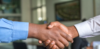 Plataforma monday.com amplia programa de parceiros com IA