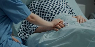 Doulas ampliam humanização no fim da vida