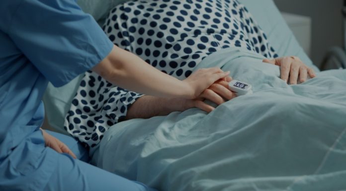 Doulas ampliam humanização no fim da vida