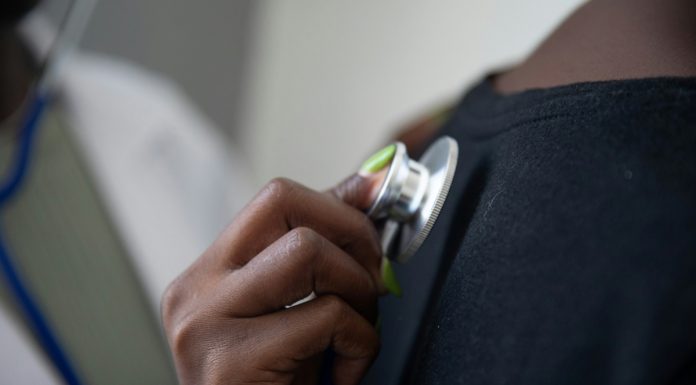 No combate ao câncer, atendimento médico beneficia trabalhadores da construção