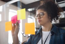 Compras antecipadas de brindes evitam atrasos e taxas de urgência