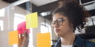 Compras antecipadas de brindes evitam atrasos e taxas de urgência Compras antecipadas de brindes evitam atrasos e taxas de urgência