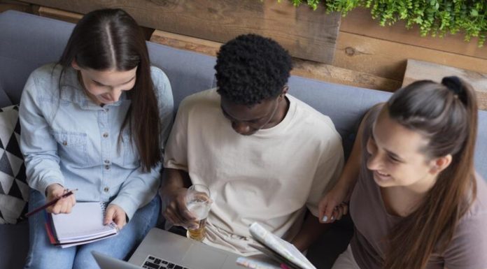 IA impulsiona aprendizado ativo entre universitários