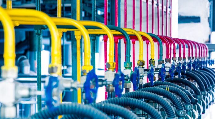 Escarfagem industrial ganha eficiência com mangueiras de borracha resistentes