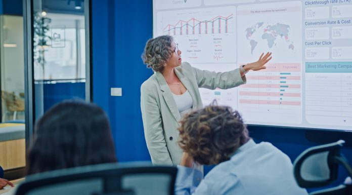 Longevidade expõe custos da permanência feminina no topo