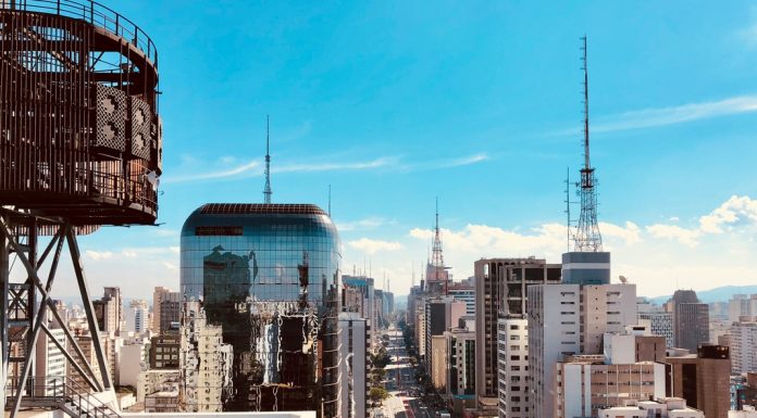 Vacância de escritórios em SP deve diminuir em 2026