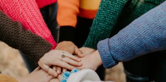 Custos ocultos e rigidez impulsionam adesão de empresas a times especializados