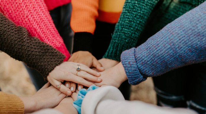 Custos ocultos e rigidez impulsionam adesão de empresas a times especializados