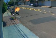 Homem ateia fogo em carro após discussão por dívida em Botucatu