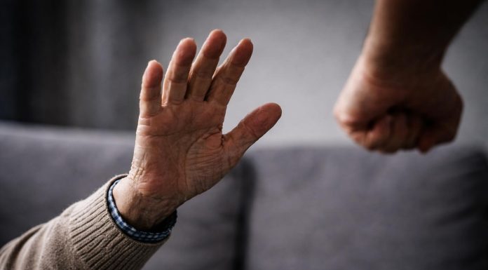 Homem é preso após agredir o pai de 89 anos em Botucatu