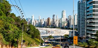 Pesquisa analisa impacto do calor extremo em praias de SC