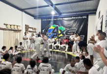 Associação Cultural Axé Dendê planta árvores em Paracatu-MG