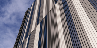 Kingspan destaca evolução das fachadas na Expo Revestir 2026