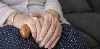 Brasil entra na era da quarta idade e desafia famílias