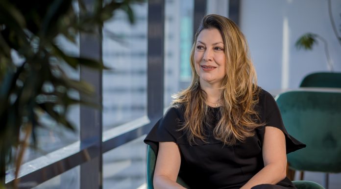 Brasil lidera em mulheres na liderança, mas desafio persiste